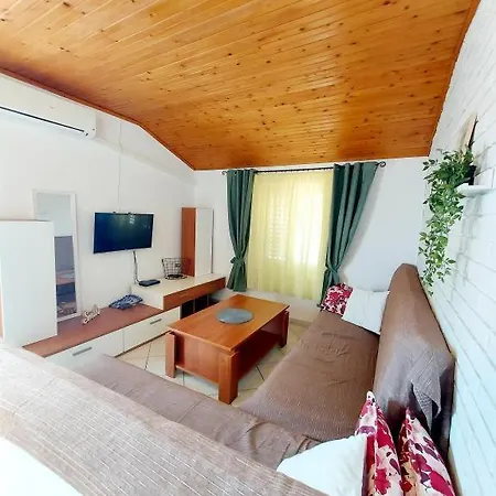 Apt.mila -near Queen Апартаменты *